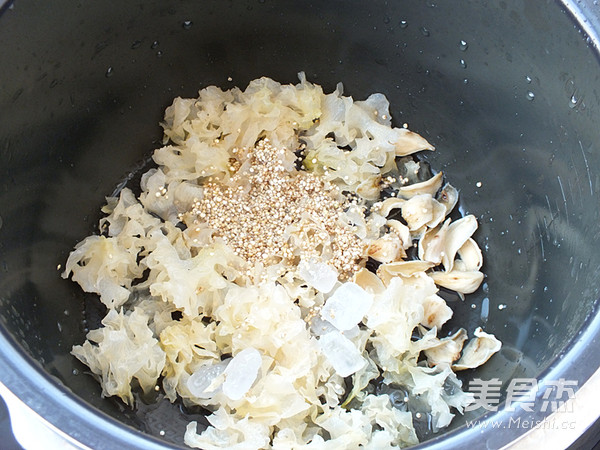 Quinoa, Lily, Red Date and Tremella Soup recipe