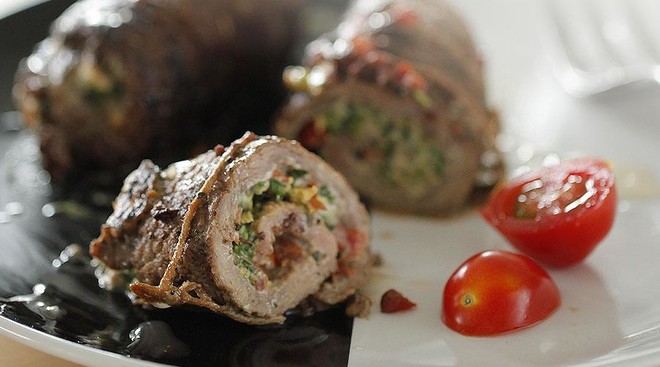 Pesto and Tomato Steak Roll-video [unbranded] recipe