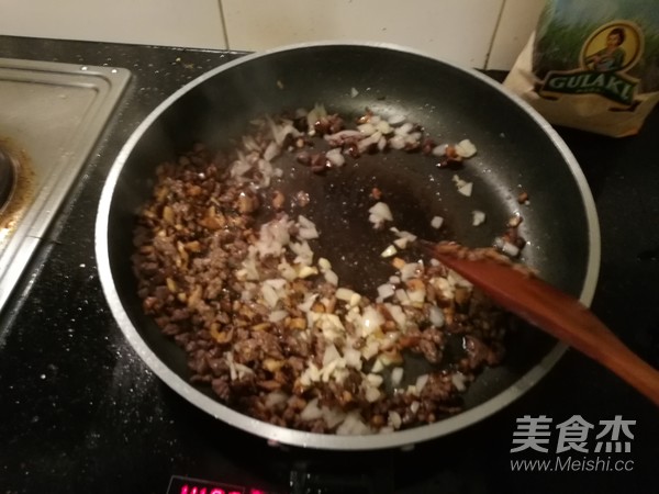 Mushroom Beef Fried Noodles recipe