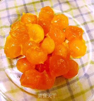 Thousands of Fresh Meat and Salted Egg Yolk Rolls recipe