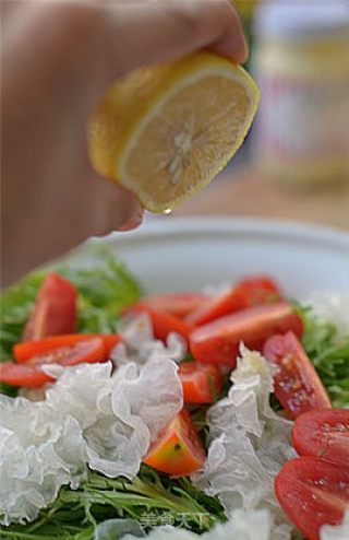 "bitter Food" of Autumn [bitter Chrysanthemum and Tremella Salad] recipe