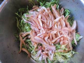 Pig Ears Mixed with Bitter Chrysanthemum recipe