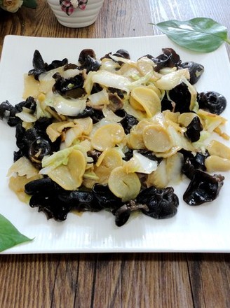 Stir-fried Cabbage and Dried Potatoes with Fungus recipe