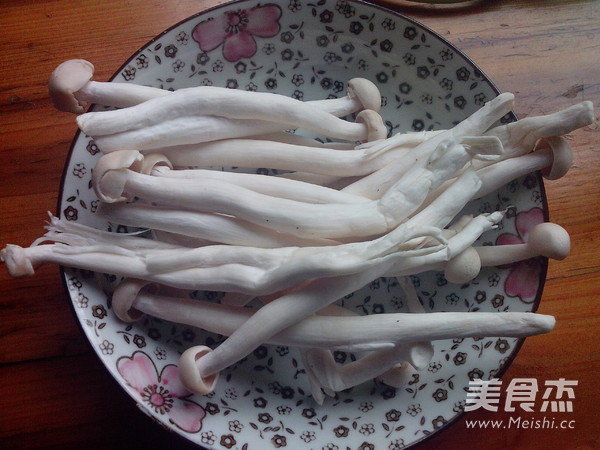 Stir-fried Seafood Mushroom with Garlic Moss recipe