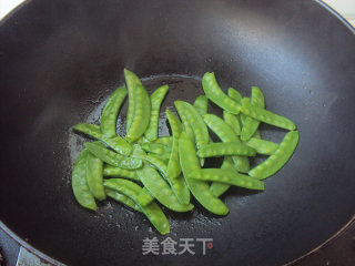 Fried Pumpkin with Snow Peas recipe