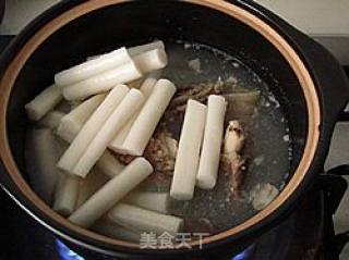 Loofah and Beef Bone Soup Boiled Rice Cake recipe