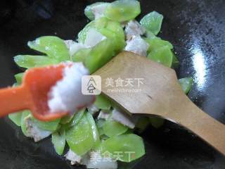 Stir-fried Lettuce with White Meat recipe