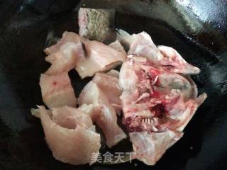 Stewed Grass Carp with Hime Mushroom recipe