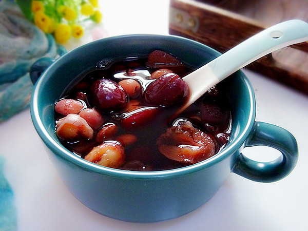 Red Dates, Black Beans and Lotus Seed Soup recipe