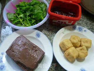 Celery Leaf Oil Tofu Goose Blood Soup recipe