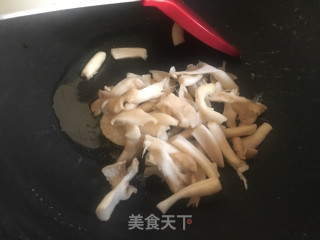 Fresh Mushroom Loofah and Egg Soup recipe