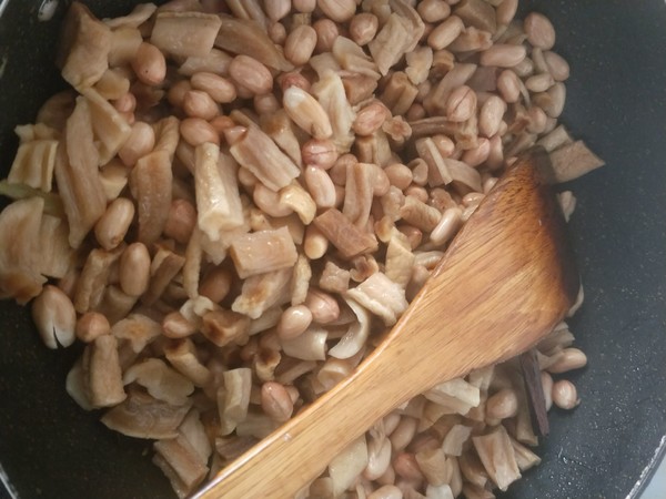 Peanuts with Dried Radish recipe