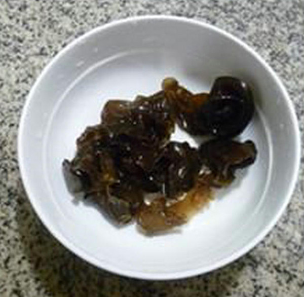 Braised Small Vegetarian Chicken with Black Fungus and Chestnuts recipe