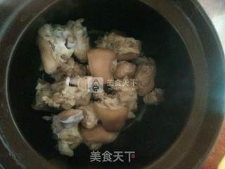 Kelp and Water Chestnut Pork Knuckle Soup recipe