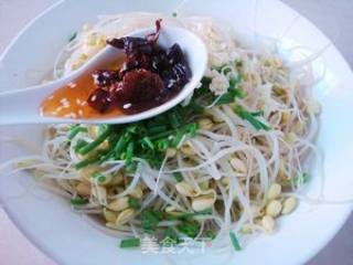 Soybean Sprouts Mixed with Chicken Pine Oil recipe