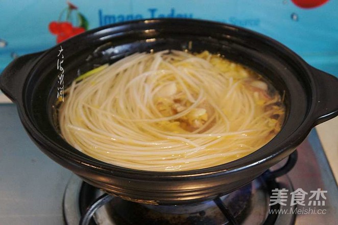 Sauerkraut Pork Stewed Vermicelli recipe