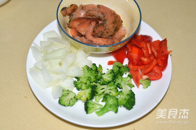 Fresh Milk Protein Toast + Salmon Toast Box recipe