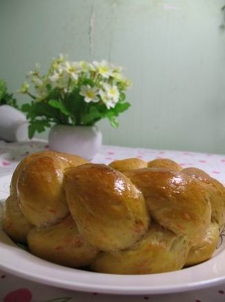 Carrot Garland Bread