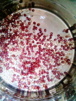 Red Bean and Barley Water for Removing Dampness and Strengthening Spleen recipe
