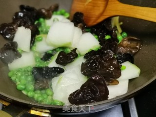 Braised Winter Melon with Shrimp and Fresh Shells recipe