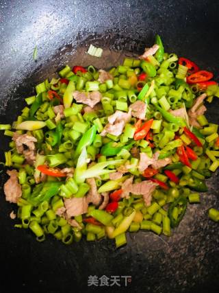 Stir-fried Pork with Water Spinach recipe