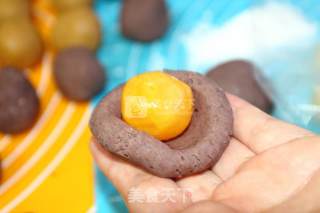 Cantonese Egg Yolk Mooncake recipe