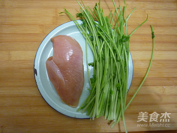 Stir-fried Shredded Chicken with Coriander recipe