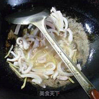 Stir-fried Squid with Leek and Floral Fragrance recipe