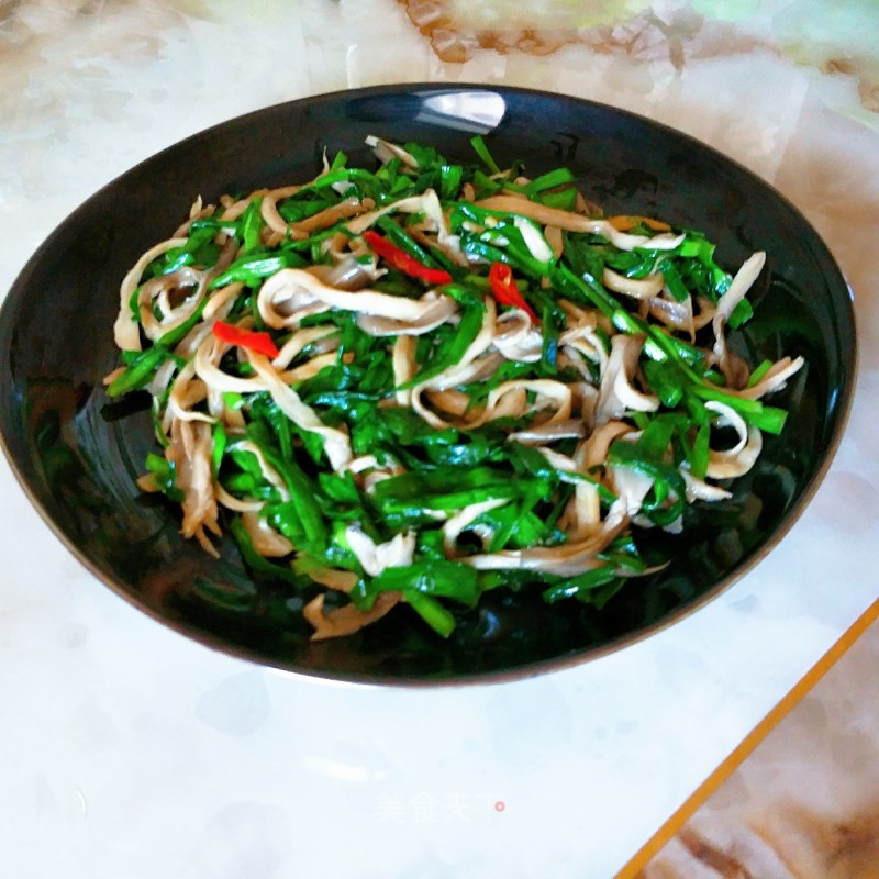 Stir-fried Chives with Fresh Mushrooms recipe