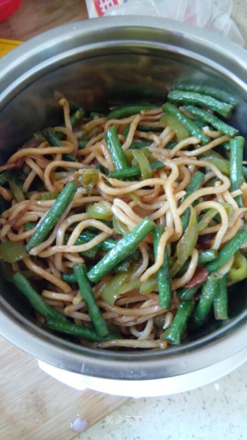 Braised Noodles with Green Pepper and Beans recipe