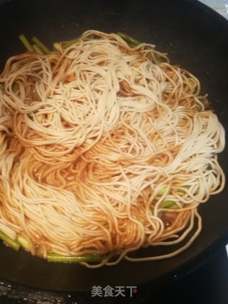 Braised Noodles with Garlic Moss recipe