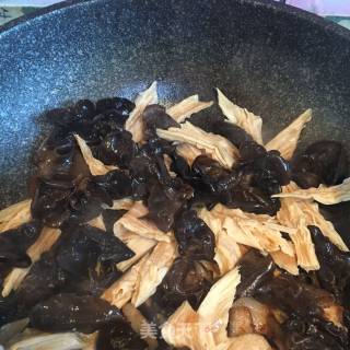 Stewed Pork with Fungus and Yuba recipe