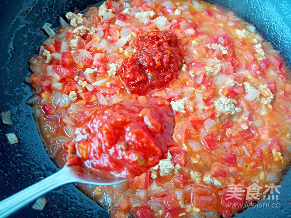 Spaghetti with Basil Meat Sauce recipe