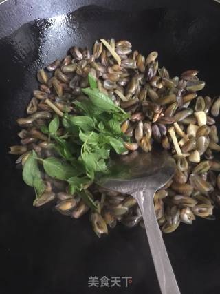 Stir-fried Sea Melon Seeds with Nine Layers recipe