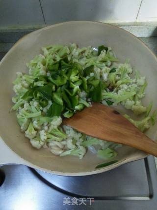 Stir-fried Green Peppers with Organic Cauliflower recipe