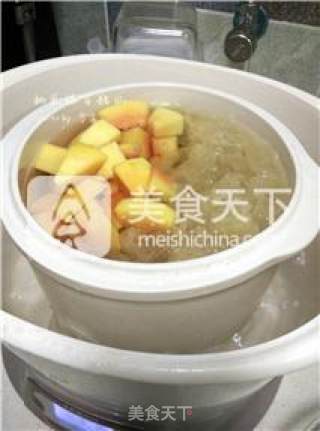 【winter Skin】peach Gum and Tremella Sweet Soup recipe