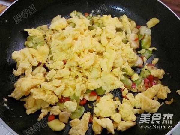 Scrambled Eggs with Broad Beans recipe