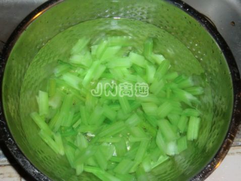Shuangren Autumn Ears Mixed with Celery recipe