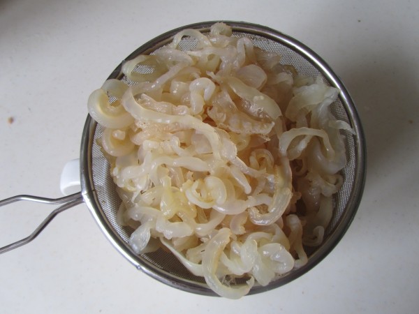 Black Fungus Mixed with Jellyfish recipe