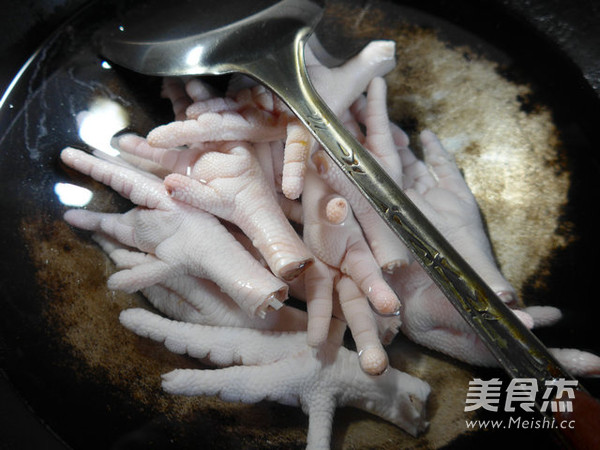 Fragrant Chicken Feet recipe