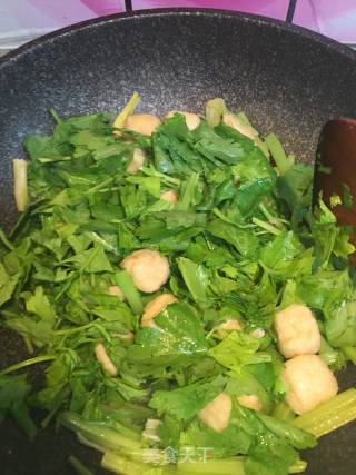 Stir-fried Tofu with Parsley recipe