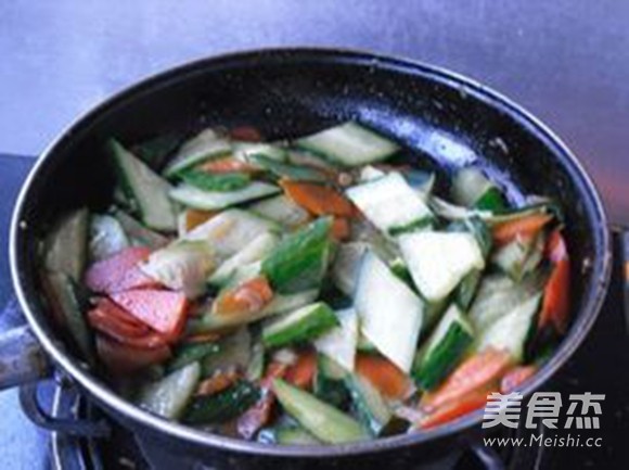 Stir-fried Melon Slices with Carrots recipe