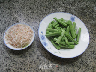 Stir-fried Plum Beans with Shrimp Skins recipe