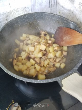 Clam Meat Stewed with Mushrooms and Potatoes recipe