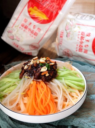 Hand-rolled Noodles with Egg Sauce and Carrots