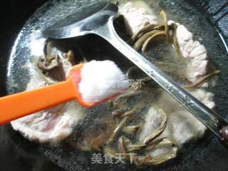 Stewed Cabbage with Tea Tree Mushrooms recipe