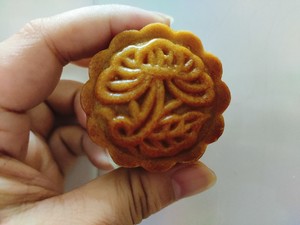 Cantonese-style Egg Yolk Lotus Seed Paste Mooncake 🥮 Contains 50g~125g Pie Crust Filling Ratio 🥮 recipe