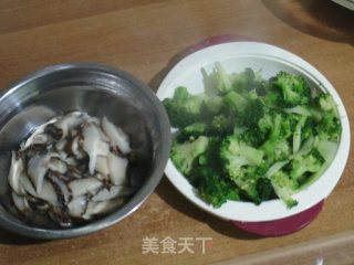 Stir-fried Broccoli with Shiitake Mushrooms recipe