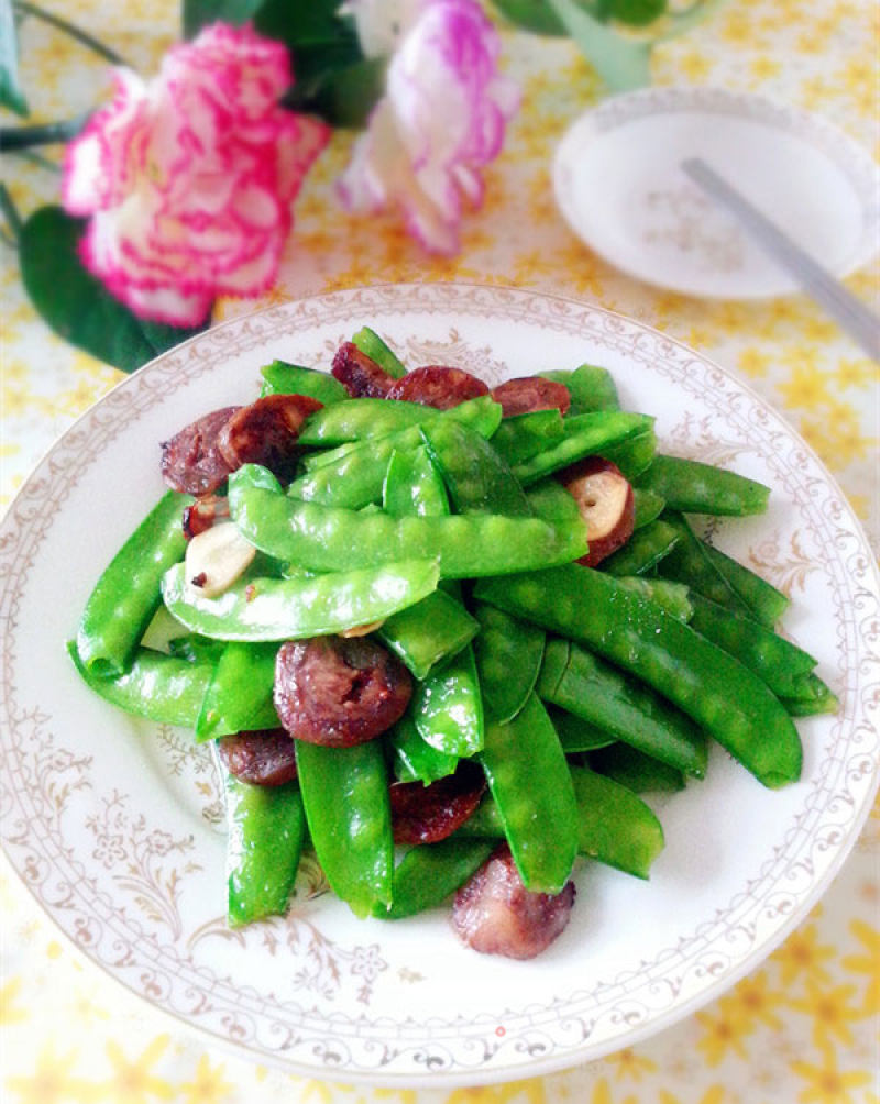 Stir-fried Snow Peas with Spicy Sausage recipe