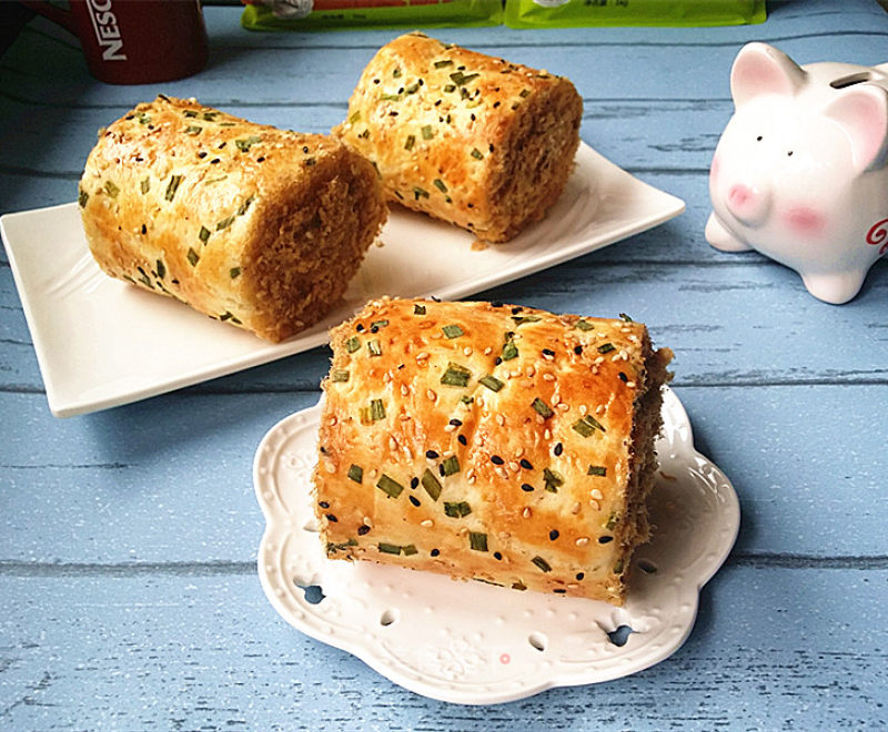 #柏翠大赛# Scallion Pork Floss Rolls recipe